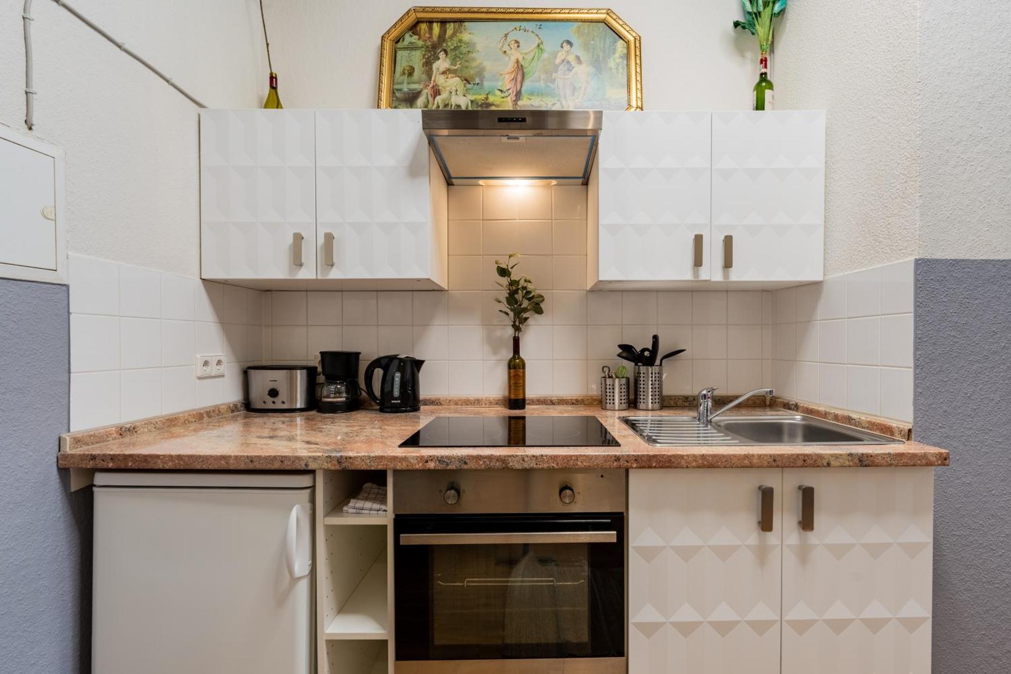 Central, Calm - High-speed Wifi - Close To Park *